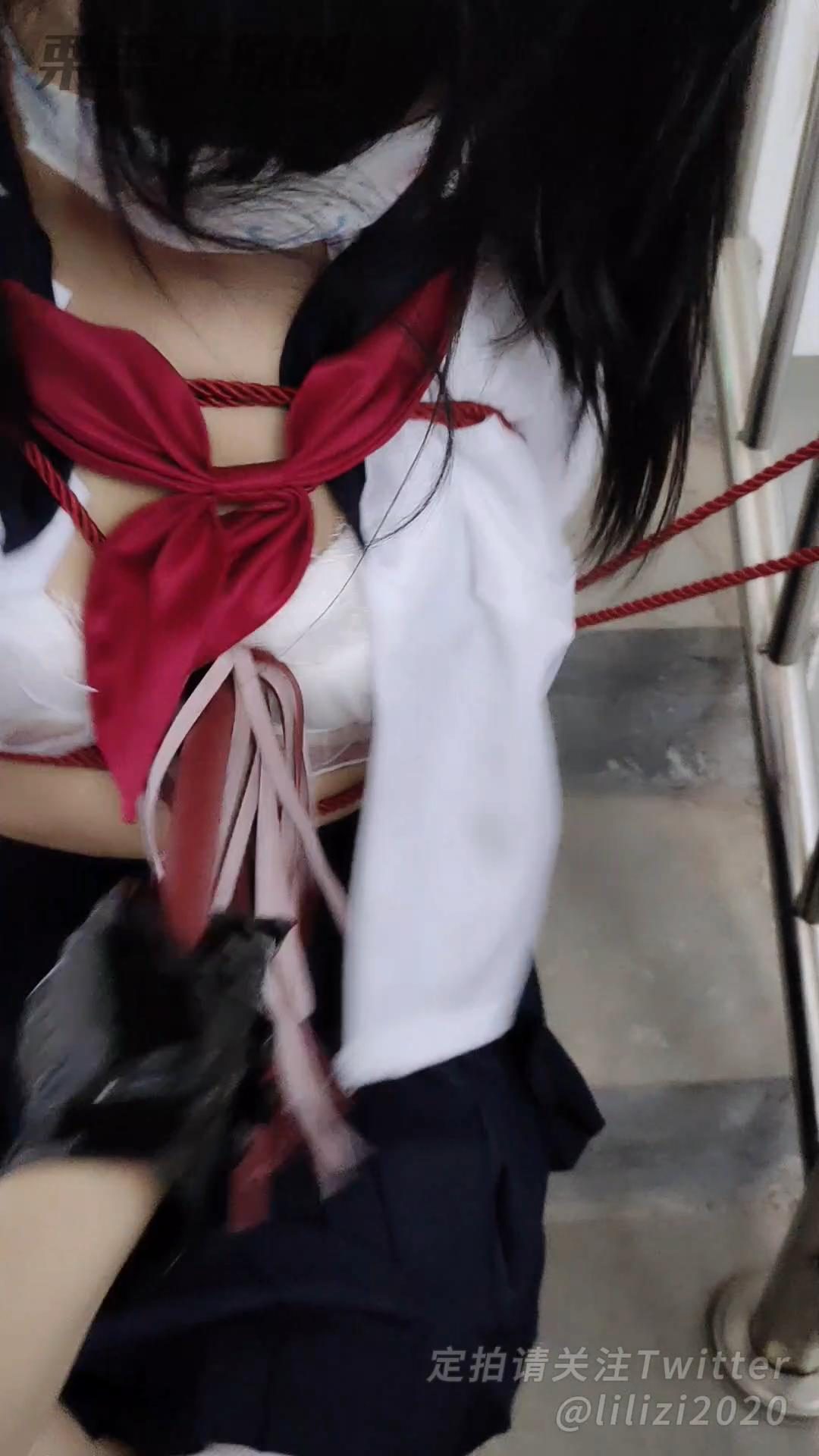《被欺凌的乖乖女班长 01》户外、楼梯间失禁、水手服、女学生、双马尾、白丝、乖乖女调教-3
