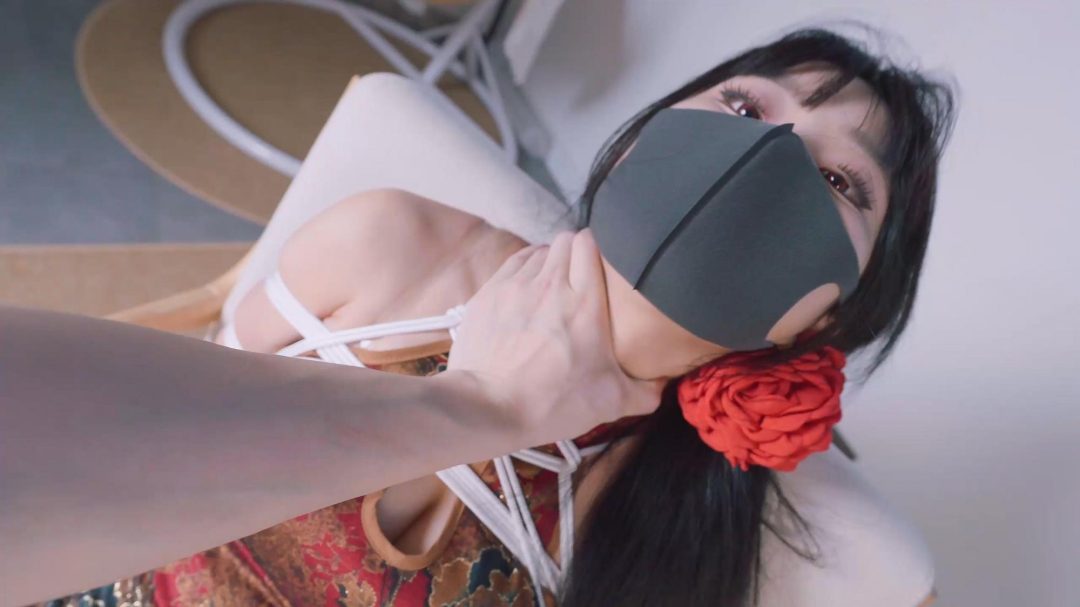 《欠债人妻1-4》 电棍击打、K9、吊缚、狗笼、对镜狠狠蹂躏，粘液足踏+高温蜡烛+口塞猛猛深喉、堵嘴、迷晕、脚铐，一次爽够！-11