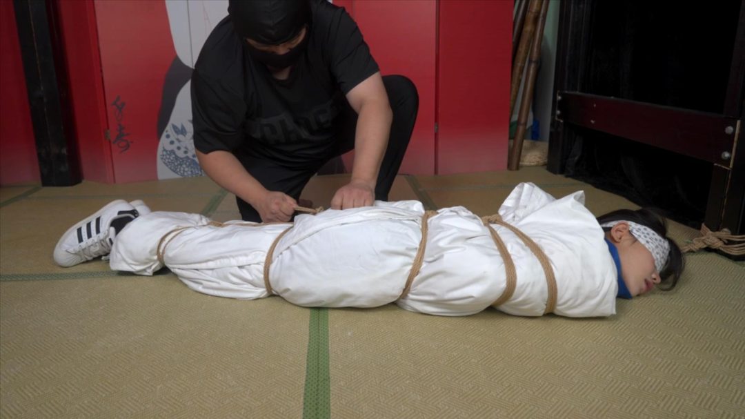 贝壳头，校服棉被包裹-4