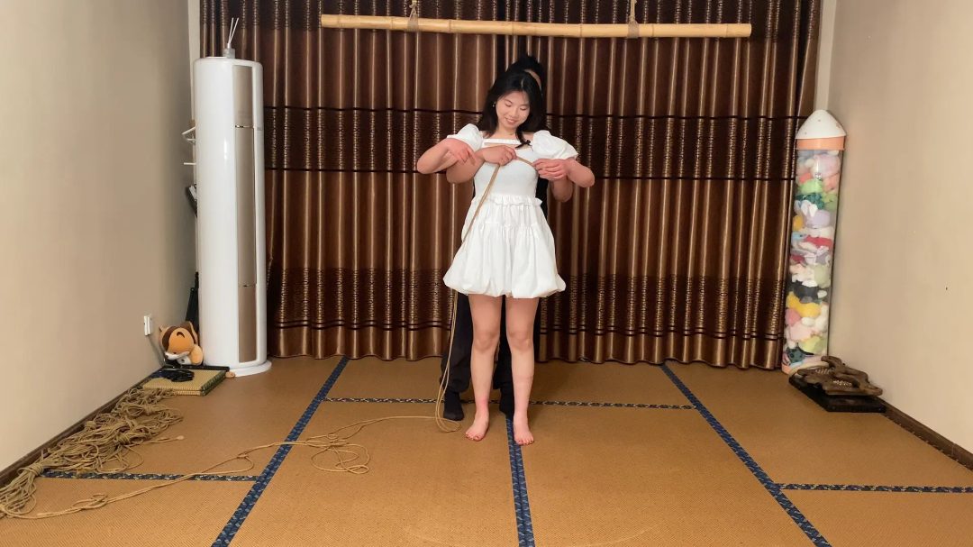 新模特夏可 甜美可爱邻家女孩首次体验吊缚-8