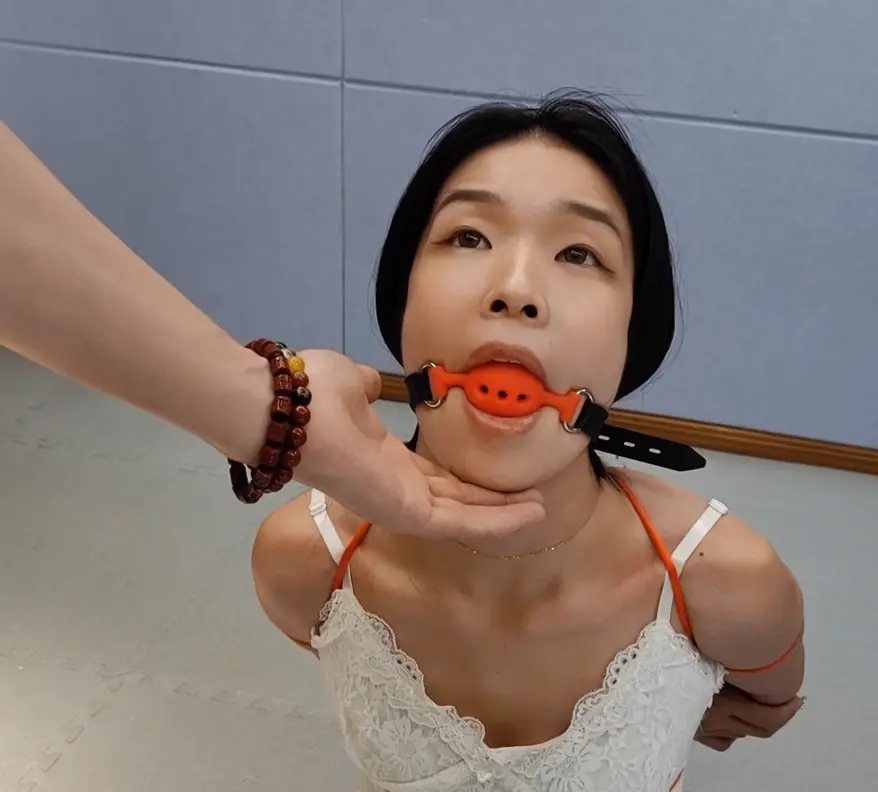 这是陈婧舒第一次体验绳艺捆绑-3