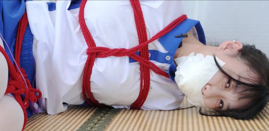 绑架女高中生18岁 女战士 国服女高 双马尾 中式校服 蛇缚 挣扎 逃脱游戏 户外押解-5