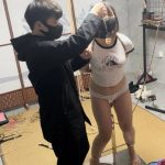 线下真实调教之新模大一新生小呆胯下吊起股绳+强制固定踮脚罚站放置半小时调教初体验！固定踮脚罚站+胯下吊起股绳+挠脚底挠痒+SP打屁屁/耳光，主人来回拉扯胯下绳子，强制高高踮起的脚又用不上力…