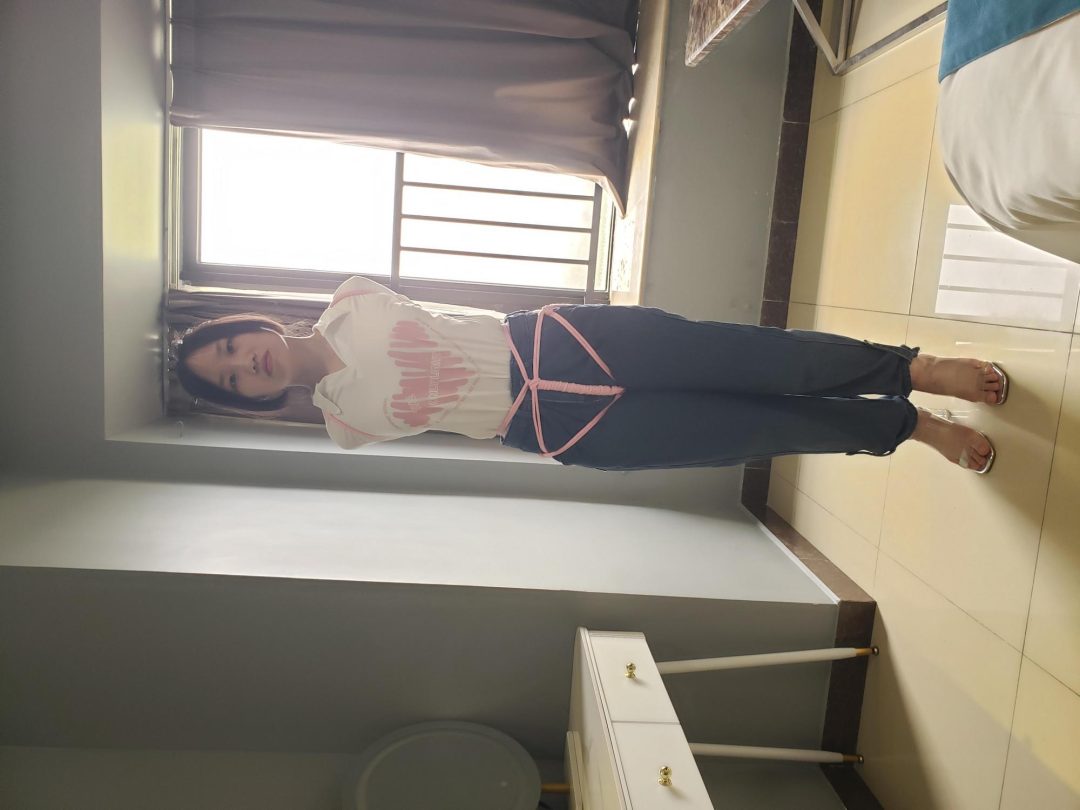 小云戴手铐绑股绳加直臂-4