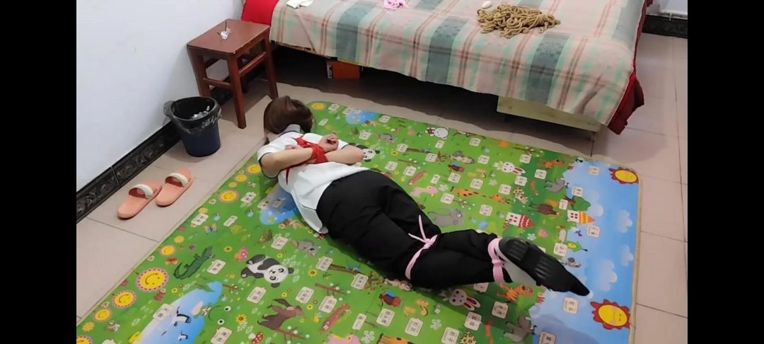 饭店服务员下班遭遇入室捆绑（放置，无奈被迫忍受）-4