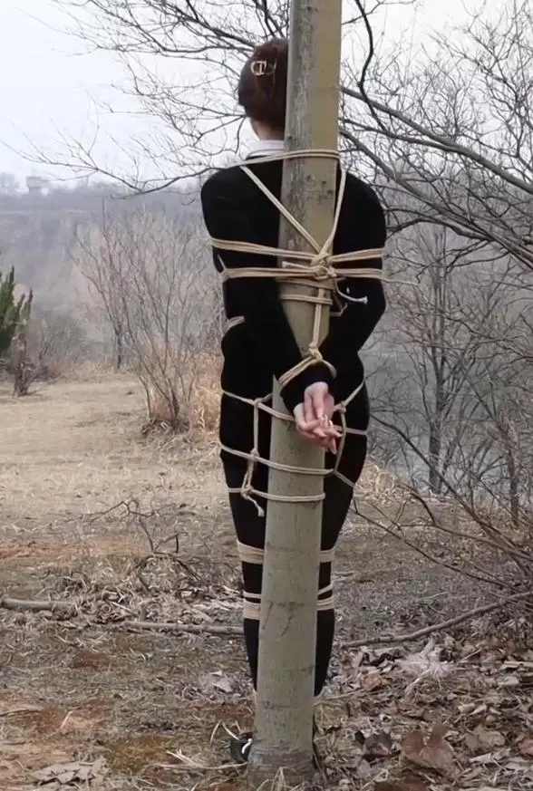 一绳所爱之前定拍的三部合集，两个小时，三个模特的，一部户外和路人互动，两部全身紧缚-8
