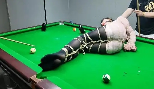 一绳所爱定拍，杨若琳台球厅 丝袜驷马 堵嘴 胸缚 口球 直臂全身缚-5