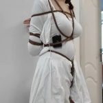 长颜草定拍合集 一部Lolita黑丝户外，一部捆绑电击。
