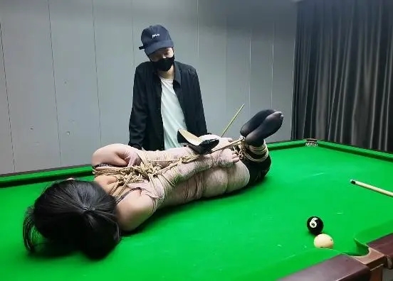 一绳所爱定拍，杨若琳台球厅 丝袜驷马 堵嘴 胸缚 口球 直臂全身缚-10