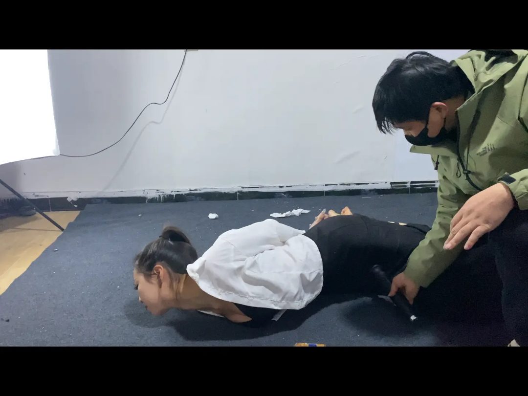 孙若薇网约车惊魂。小美女被绑架，玩弄。最后被累死抛尸荒野-5