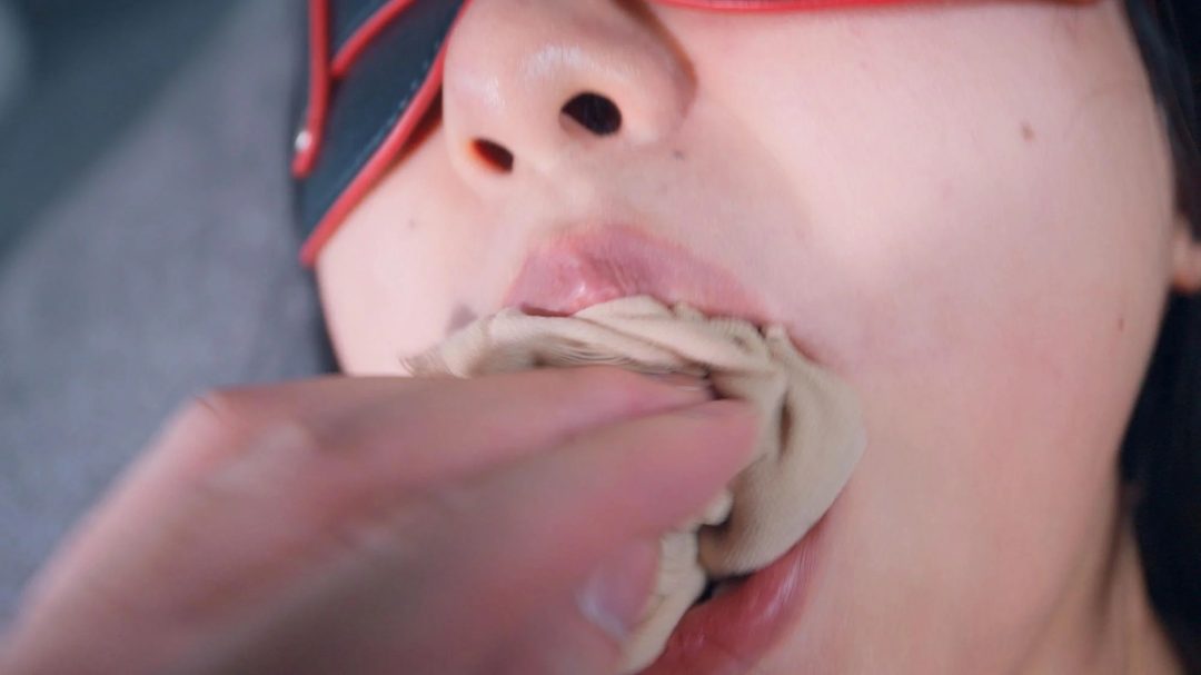 《应聘的女模特》2 紧缚+并腿+口球堵嘴+Tk+抚摸+丝袜堵嘴+胶带堵嘴-6