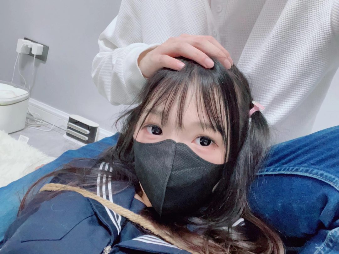 18岁女高催眠闷绝处刑-装箱、内衣换装、抚摸把玩、呼控处刑、呼吸限制、摆弄（微冰+处刑）-4