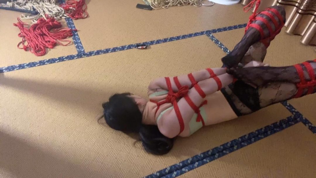 语柔与绳师调情，内衣捆绑，勾人渔网袜·，青蛙趴驷马玩弄-7