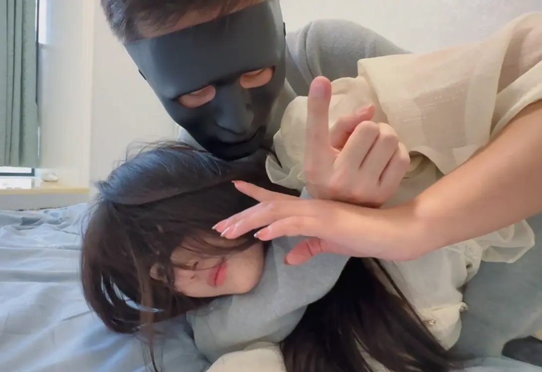 “刻薄”的反噬 挠痒 皮鞭 恋足 绑床 放置 折腿 控制 挣扎-1