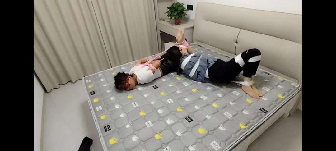 姐妹俩的脱缚游戏 挣脱不了，相互埋怨-6
