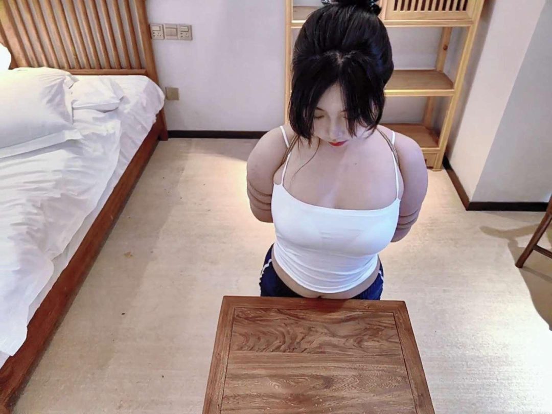 【一条】抽烟学妹的镣铐监禁 斩首处决-8
