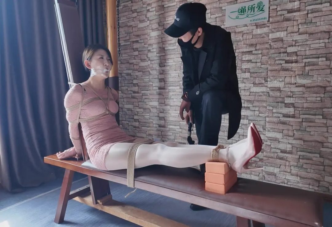 魏灿老虎凳折磨-1