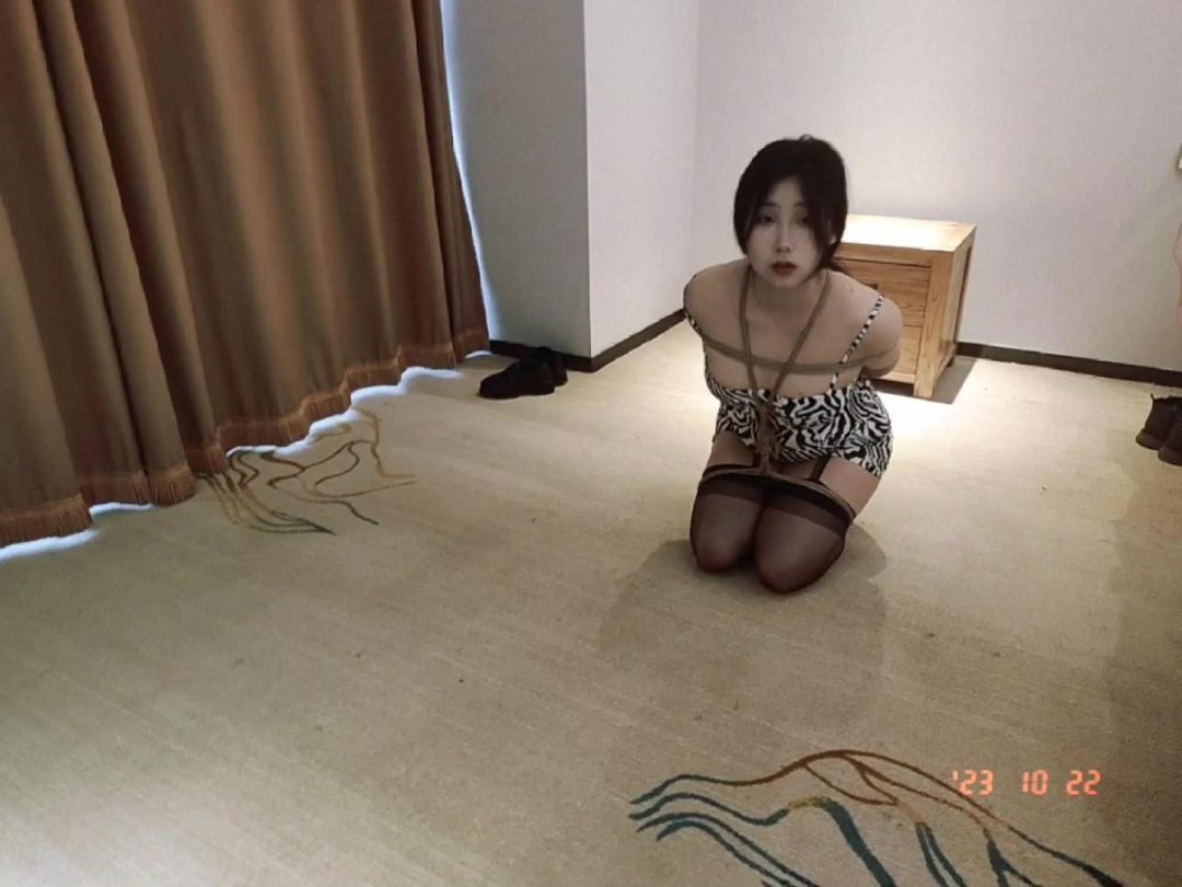 【一条】学生妹犯错的紧缚TJ鞭打惩罚-9