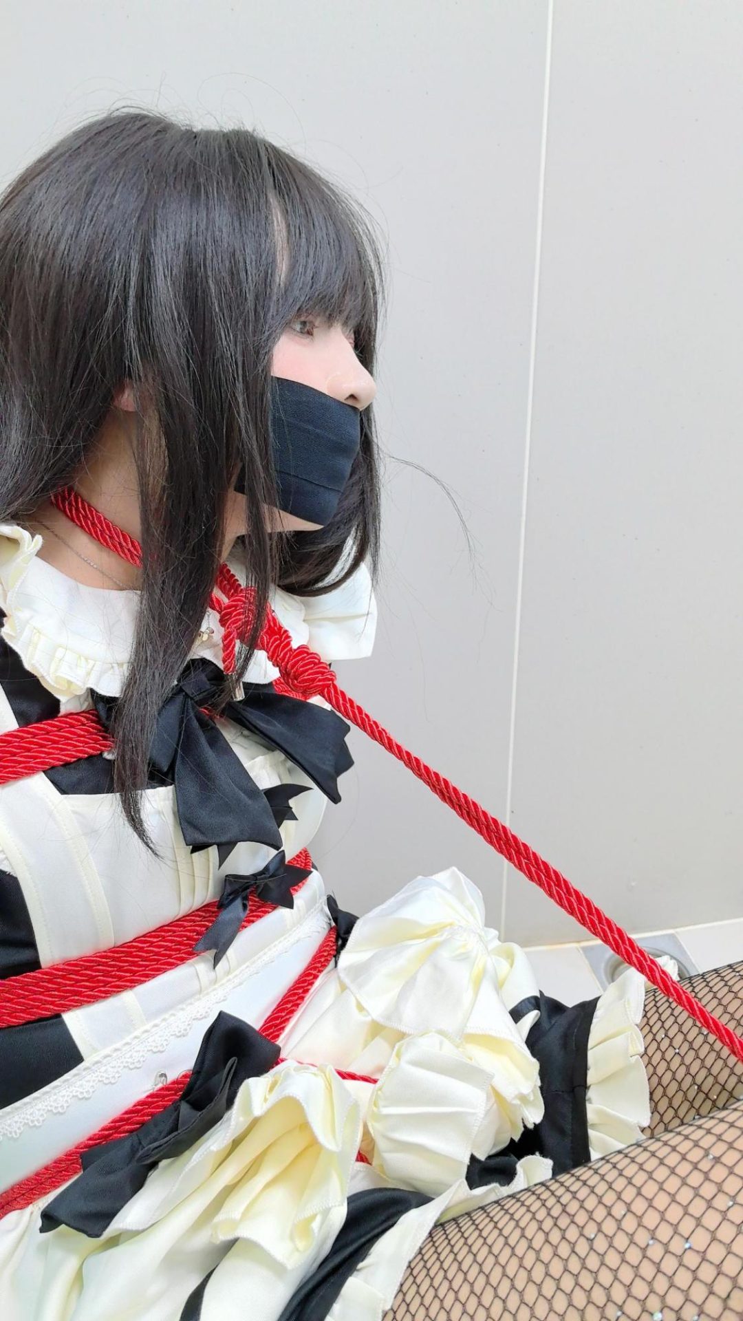 伪娘 小女仆 红绳亮钻网袜 紧缚 浴缸 洗手间 放置挣扎-9