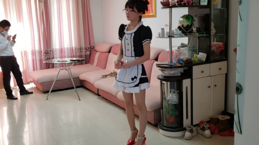 女仆 莹莹回家遇险，遭绳子.手铐.脚铐.牵引玩弄-6