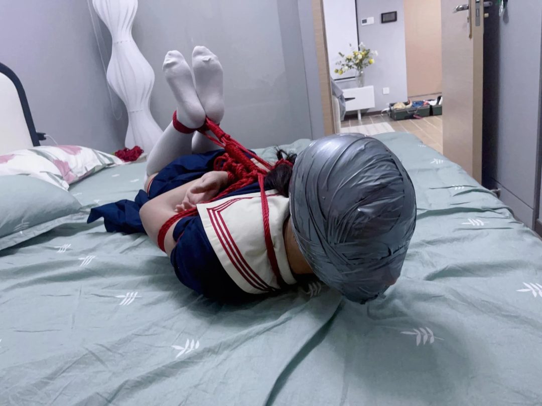 硬核素人体验3-现役jk体验胶带包头感官剥夺驷马、热缩袋套头、SP、tk，长时间高强度狠虐！-4