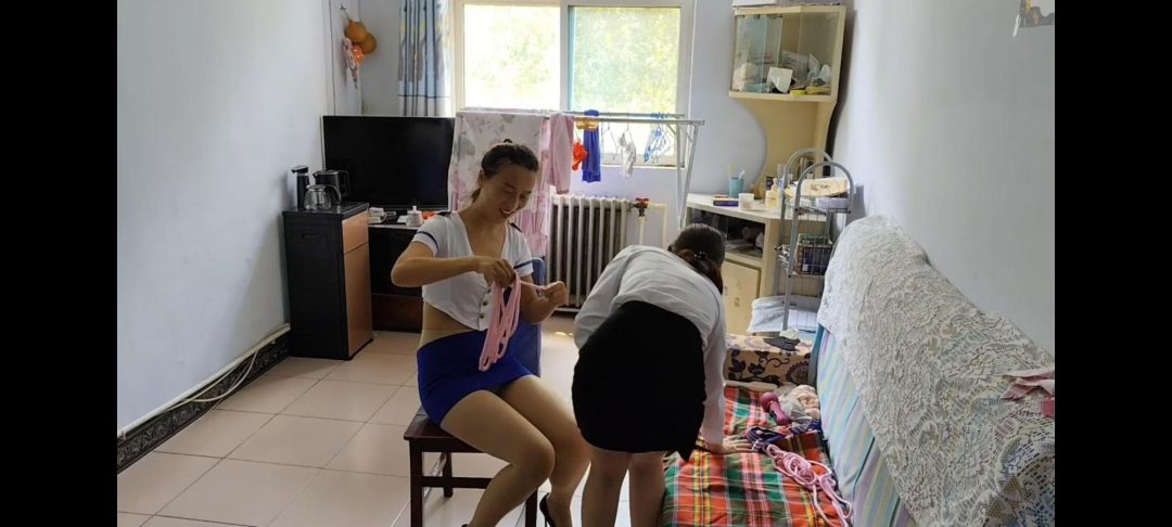 合租闺蜜的故事（报数打pp，打胸，揉捏抚摸）-7