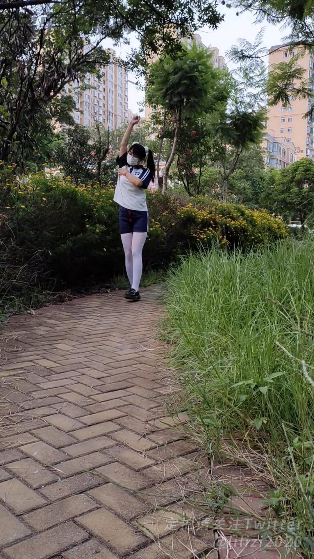 《运动少女的户外强高 01》户外、小区内失禁、运动服、自缚-1