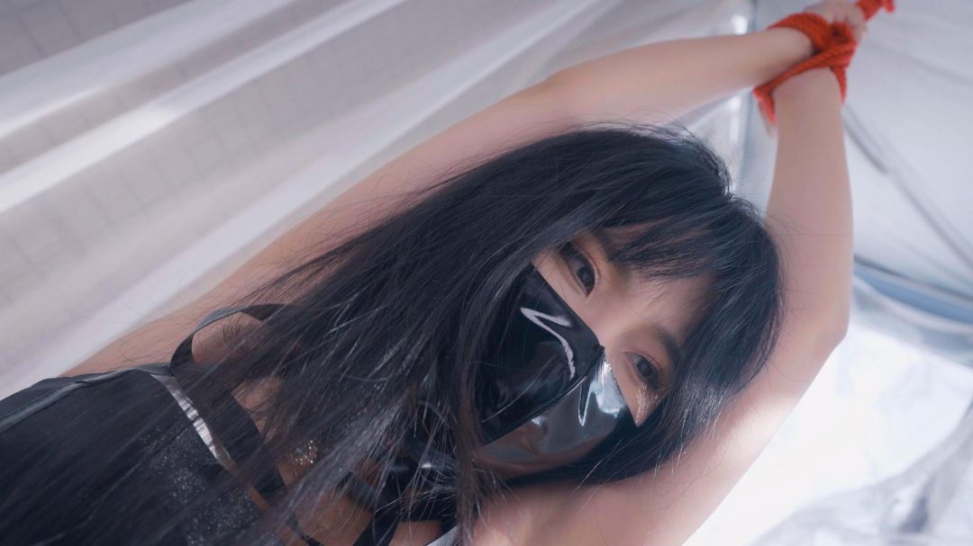 《cos约尔小姐》约尔太太执行任务中被偷袭绑了起来，跪吊+日式直腿 玩弄+团缚+日式捆绑-4