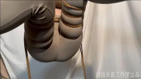 绳模云云瑜伽服+双腿吊缚从不屑到求饶-1