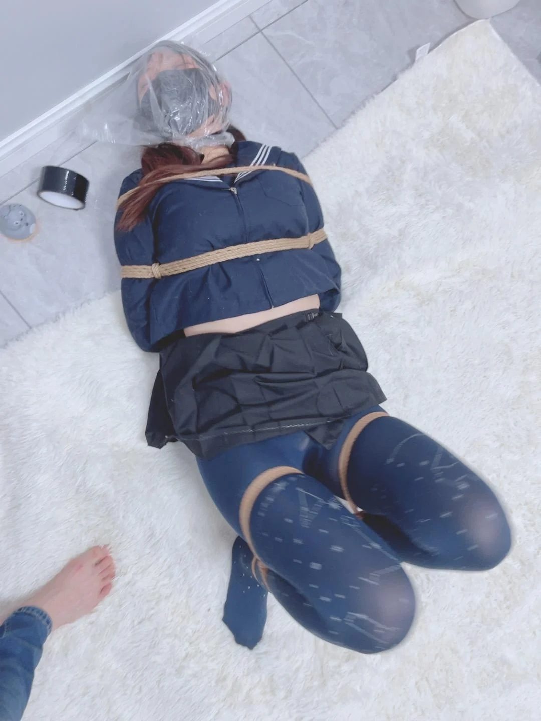 18岁女高催眠闷绝处刑-装箱、内衣换装、抚摸把玩、呼控处刑、呼吸限制、摆弄（微冰+处刑）-11