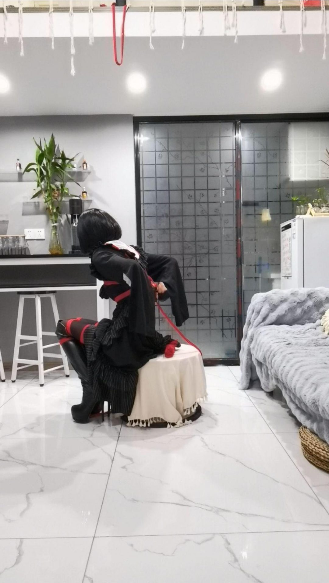 高跟直臂后手吊自缚-3