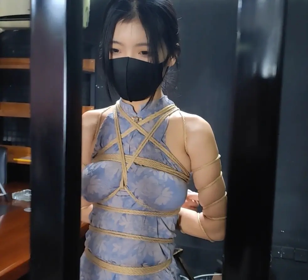 汤圆 旗袍女囚徒-2