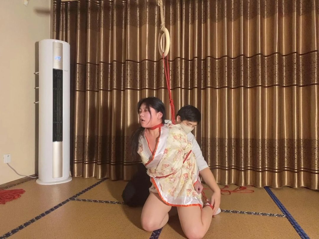 19岁女大紫薇来工作室找绳师玩。汉服勾引绳师，股绳玩弄，上头翻白眼，爽死了，-4