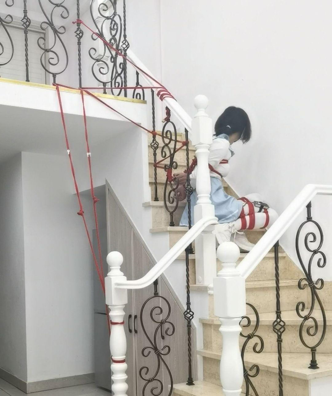 日式折腿电击上楼梯拿钥匙自缚-12