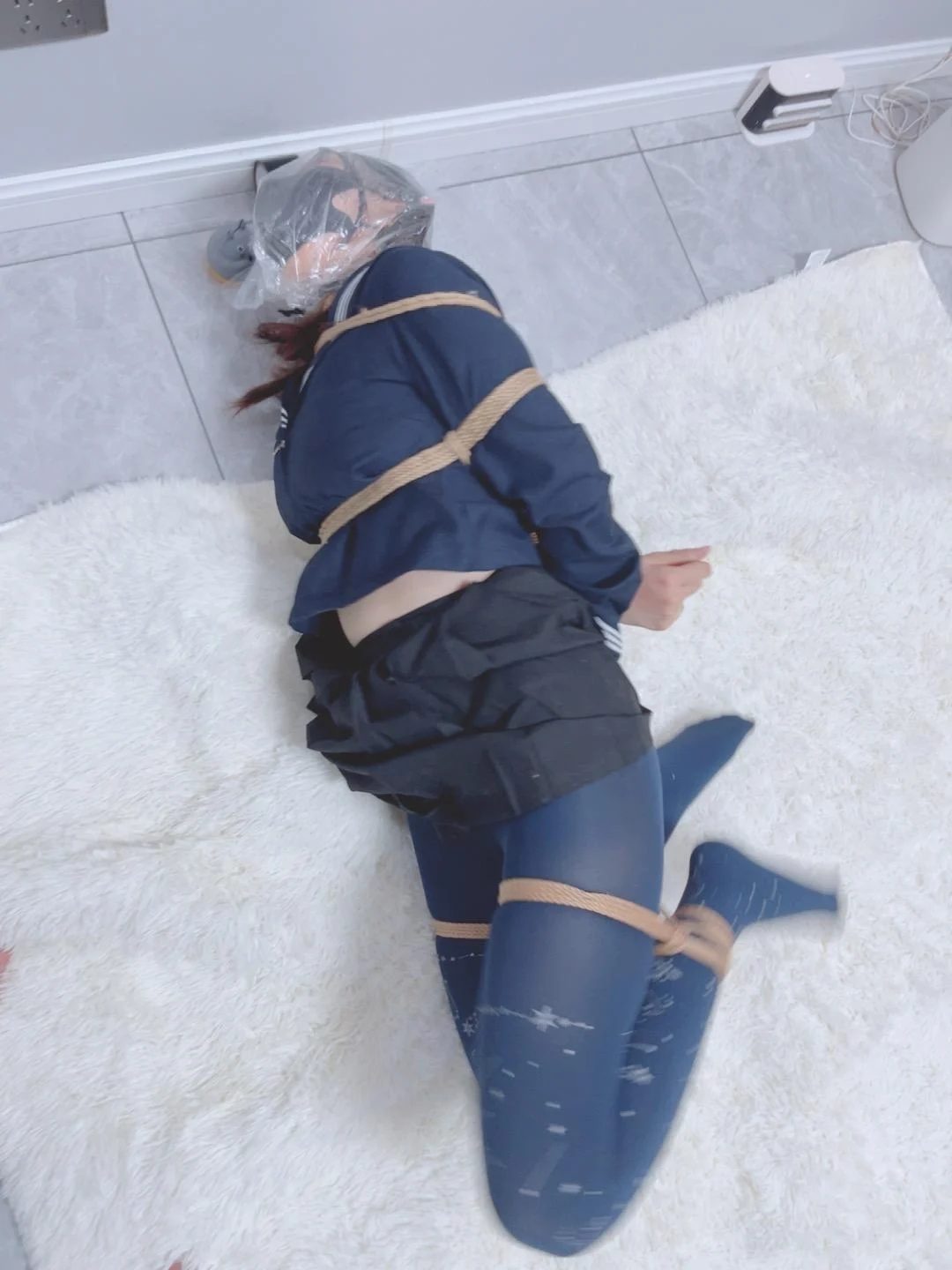 18岁女高催眠闷绝处刑-装箱、内衣换装、抚摸把玩、呼控处刑、呼吸限制、摆弄（微冰+处刑）-3