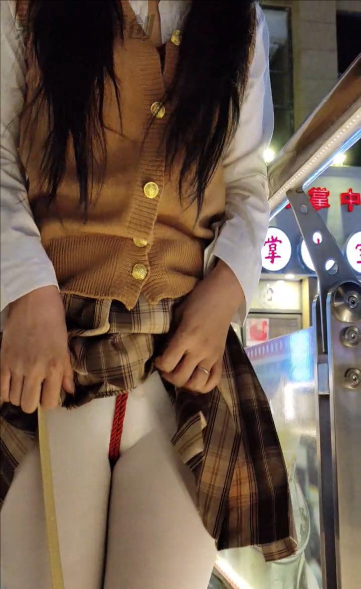 《被欺凌的乖乖女班长 04》 户外、街边调教、龟甲缚、自缚、遥控、户外失禁-4