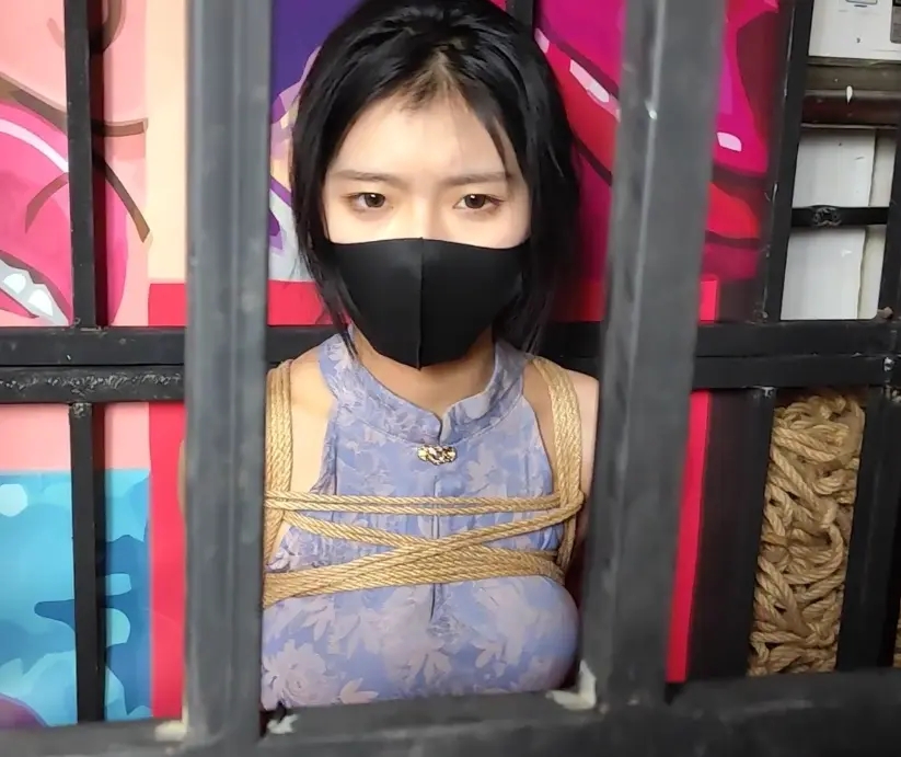 汤圆 笼子里的旗袍女郎 垫脚吊-5