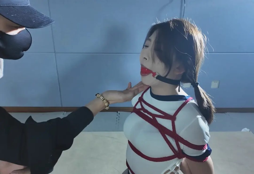 《神秘礼物》魏灿灿-1