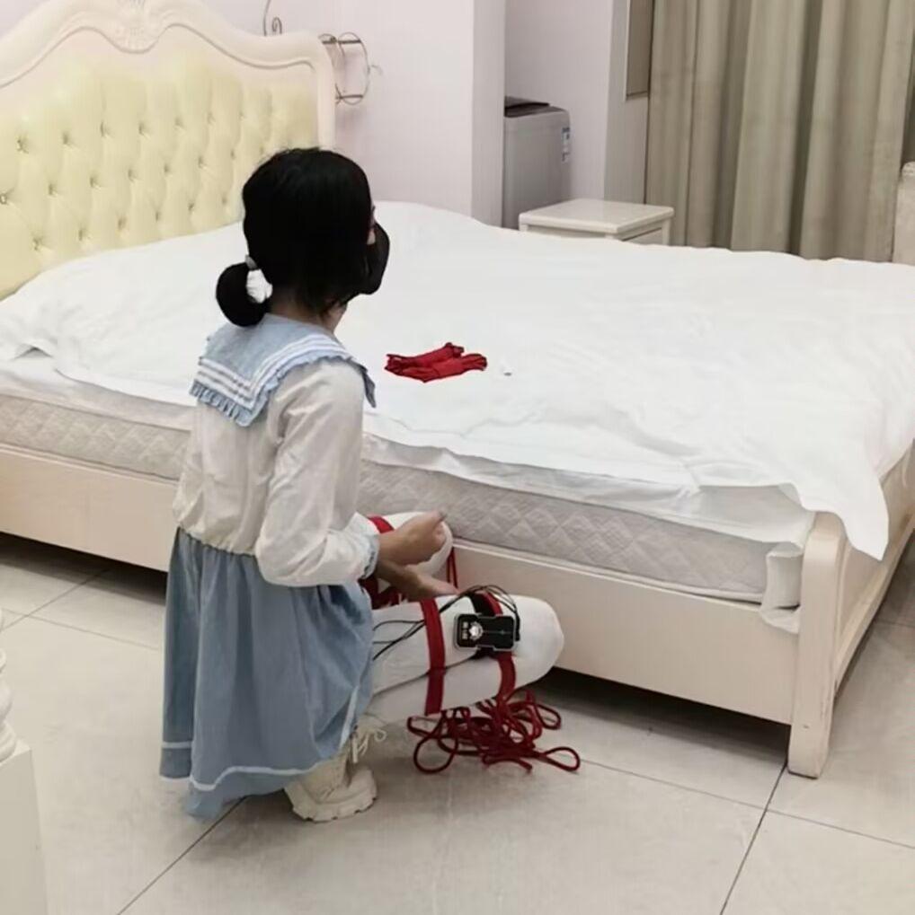 日式折腿电击上楼梯拿钥匙自缚-9