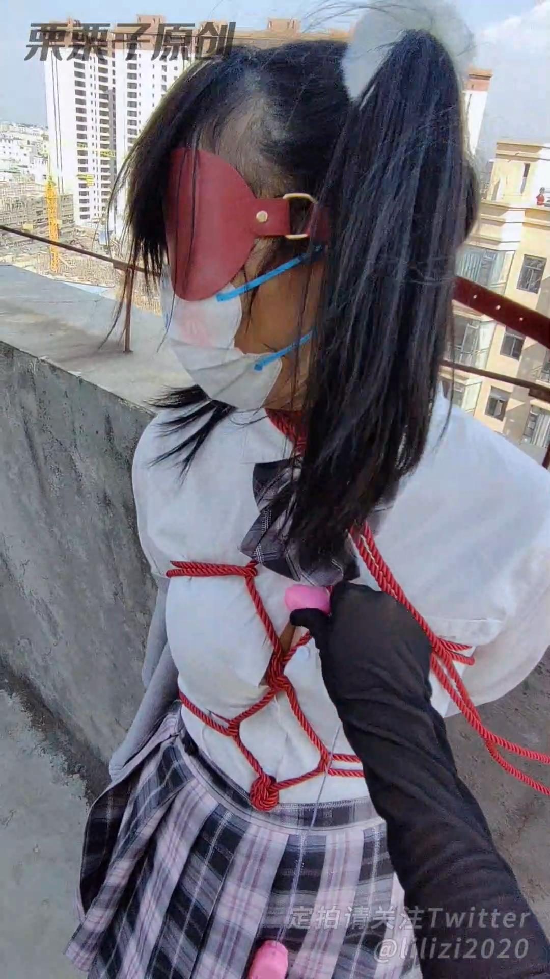 《报复小M前女友02》天台，户外羞耻调教、捆绑、双马尾、白丝、JK-2