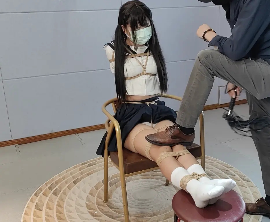雯雯极限直臂紧缚挨揍-6