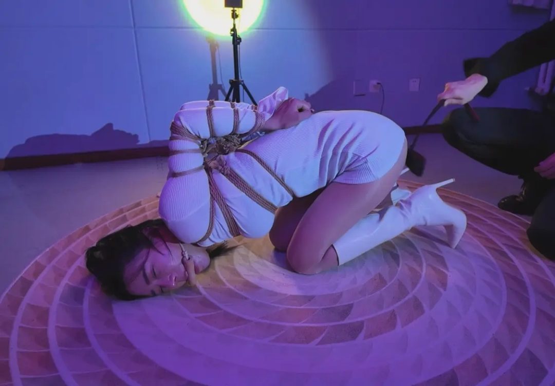 鸡翅膀悬吊，绑哭杨若琳-2