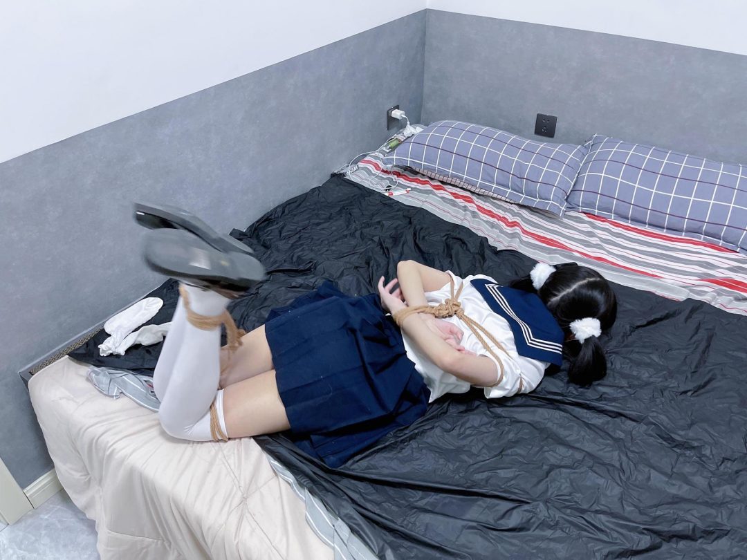 茶茶遇劫记4-白丝jk萝莉惨遭入室，少女能否逃出升天？【DID、绑架、挠痒、驷马、尝试逃脱、逼供】-4