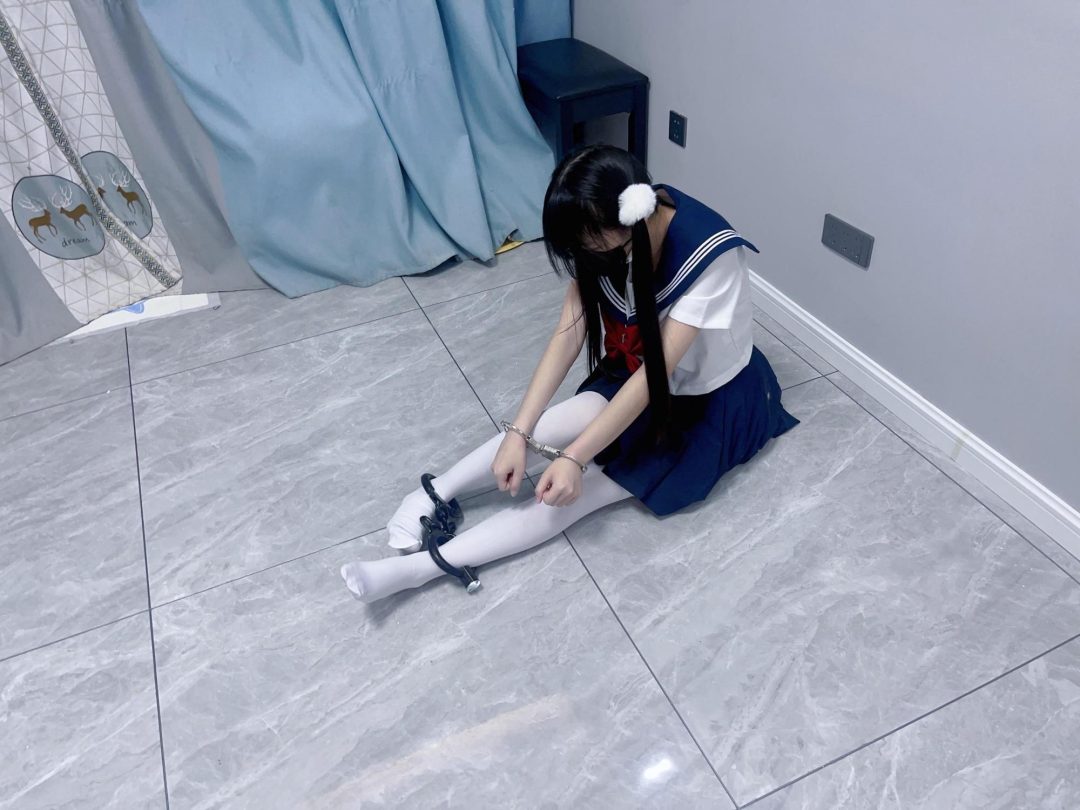 jk少女茶茶女囚体验4-镣铐TK、镣铐展示、带镣脱缚挑战、戴镣穿脱白丝，裸足白丝一次满足！-11