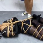 黑丝少女被绑回忆录
