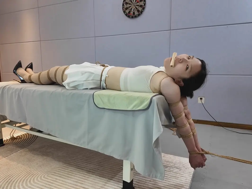 按摩床上的昭月-6