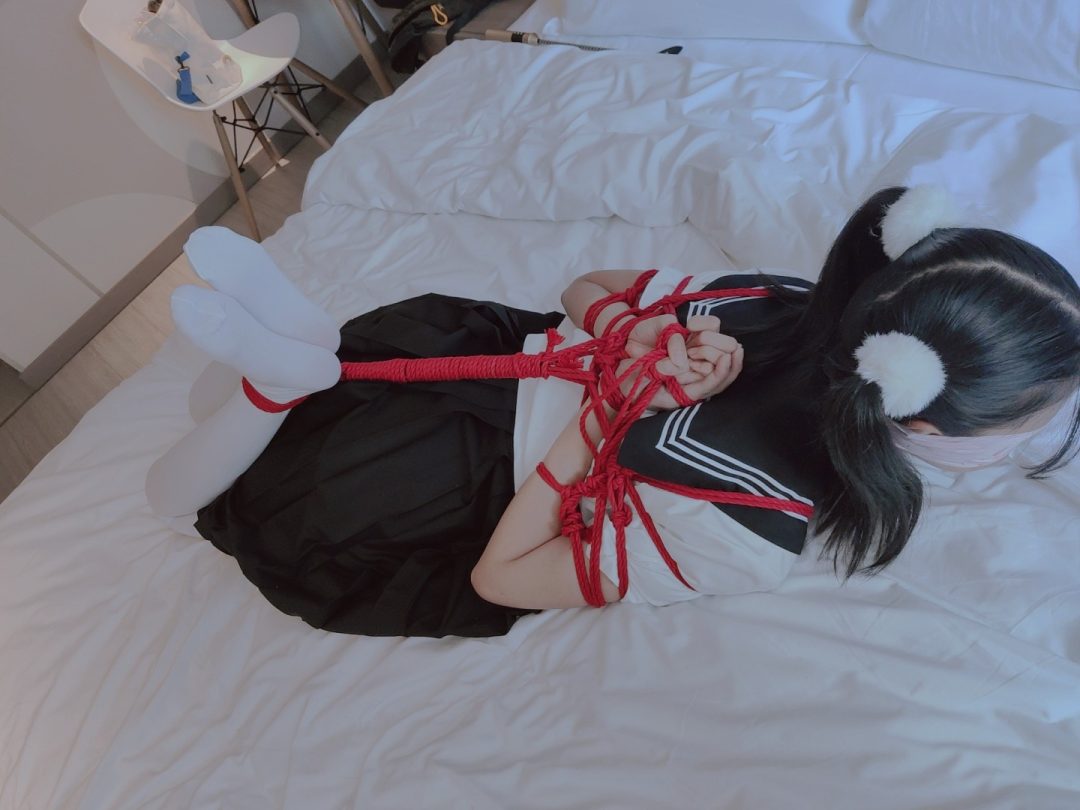 学霸少女亲身测评体验生活中常见的挠痒道具~到底哪种TK道具最痒最刺激呢？-3