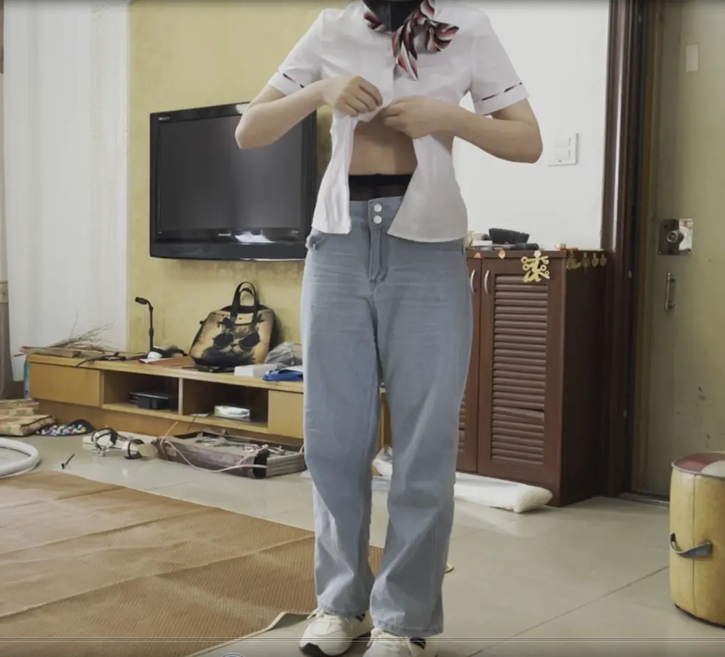 客户定拍调教之阿然乳贴叼自己鞋子扎马步半小时+闻自己臭鞋谈感受，阿然这次直接上强度扎了整整半小时马步，还得叼着鞋子，最后的时候浑身发抖冒汗，结束了还要跪着闻自己的鞋子五分钟-5