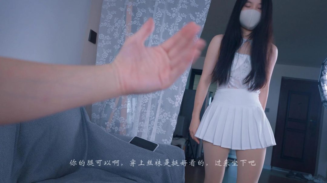 《应聘的女模特》上门应聘模特，谁知对方是一个丝袜控，看着女主骚气的大腿，被迫换上丝袜揉捏疯狂挠痒丝足丝腿，SP，并腿绑住放上大腿，女主不停反抗可无济于事-5