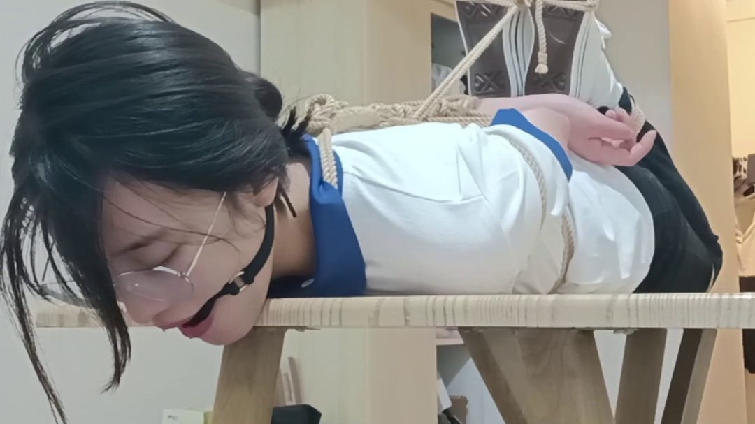 半袖校服眼镜小妹的特殊实习第一季-6